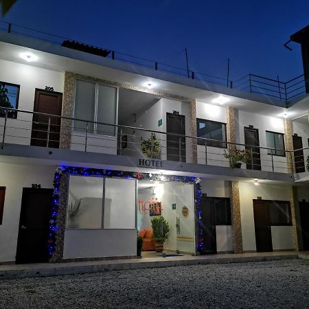 Hotel Paraiso Plaza بويرتو تريونفو المظهر الخارجي الصورة